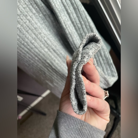 Pink Victorias Secret Womens Tee Shirt Top Size Large Gray V-neck - Picture 6 of 7